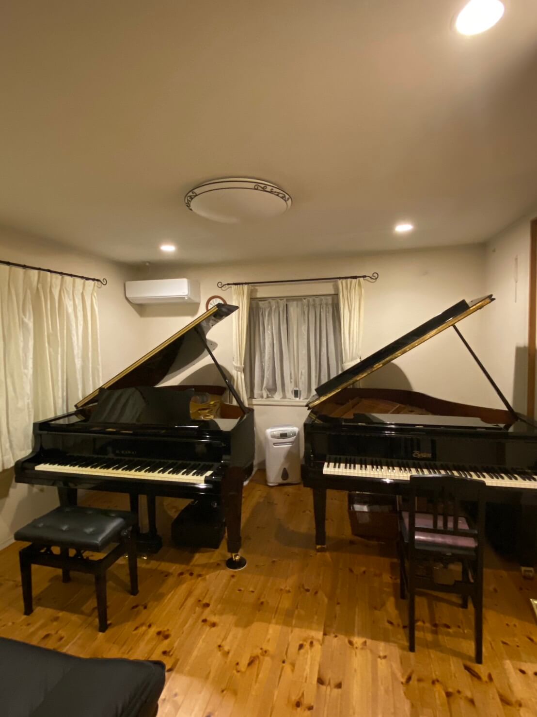 ユアイズム・ピアノアカデミー レッスン室